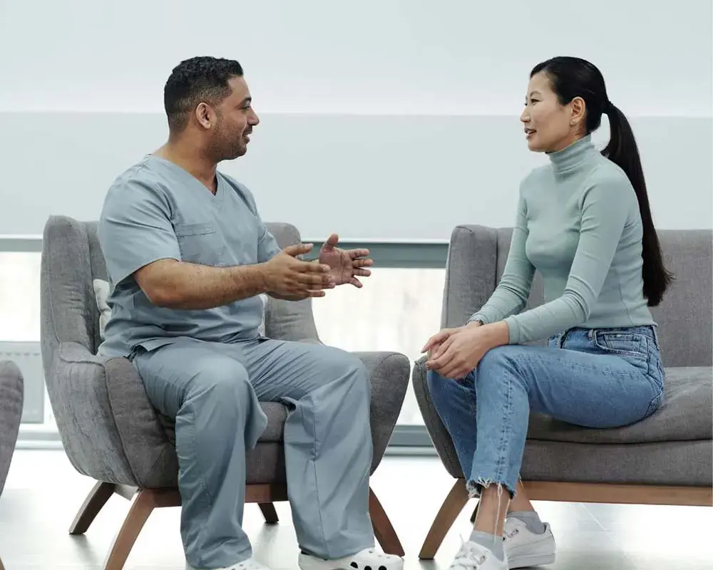 inhalant-addiction-treatment-new-jersey therapist guiding patient through inhalant addiction treatment in New Jersey