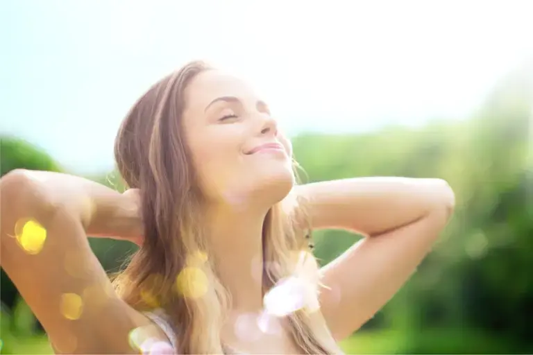 pink-cloud-syndrome-recovery-phase girl feeling euphoric during pink cloud stage of addiction recovery