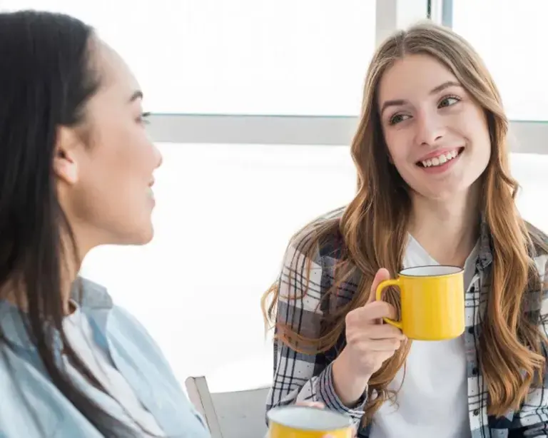 vicodin-addiction-treatment-options therapist discussing treatment options for Vicodin addiction