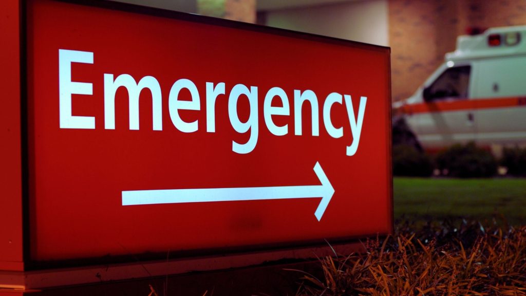 Emergency room sign highlighting when severe CHS symptoms require urgent medical care