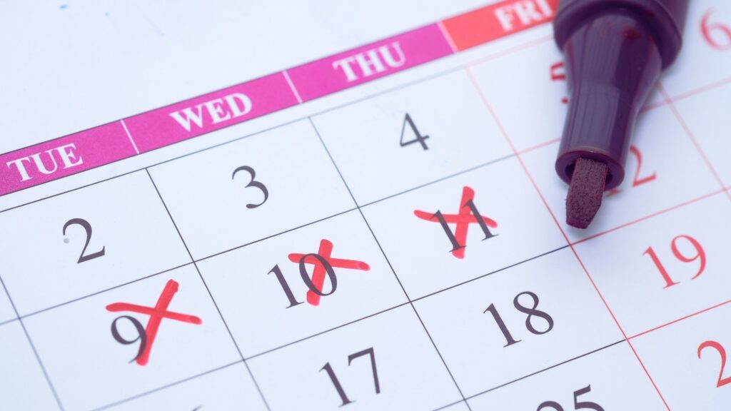 Calendar highlighting treatment duration when planning how long alcohol rehab lasts