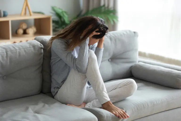 dual-diagnosis-anxiety-addiction-new-jersey teen girl seeking help for anxiety and addiction